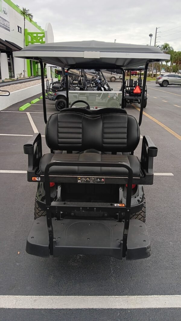 2024 E-Z-GO Express L6 Gas For Sale - Image 3